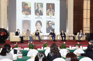 第十一届中国国际动漫节4月28日在杭州滨江白马湖动漫广场开幕。杭州与绍兴,同为建城时间超过2000年的历史文化名城,因动漫而再次紧密相连—第十一届中国国际动漫节·动画电影高峰论坛4月29日在绍兴启幕。这是中国国际动漫节举办至今,首次在杭州之外设立分论坛。